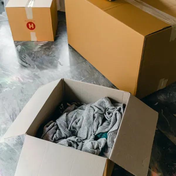 Cajas de cartón prácticas y resistentes para envíos, mudanzas y almacenamiento